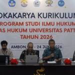 Narasumber menyampaikan materi tentang pengembangan kurikulum, penjaminan mutu, dan transformasi pendidikan tinggi pada Lokakarya Kurikulum FH Unpatti 2026.
